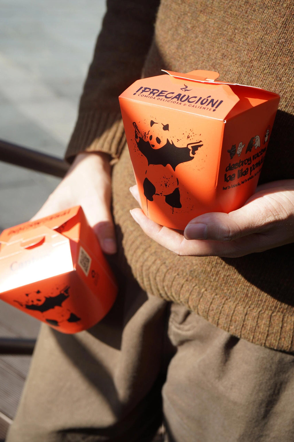 YongFa Packaging 16oz custom paper noodle boxes, leak-proof takeout containers with dual PE coating, eco-friendly and sturdy.